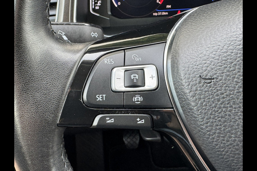Volkswagen T-Roc 1.5 TSI Sport Camera Adaptieve cruise Digitaal dashboard Pdc voor+achter