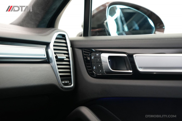 Porsche Cayenne Coupé 3.0 E-Hybrid Platinum Edition | Achterasbesturing | Luchtvering | Panorama | Trekhaak |