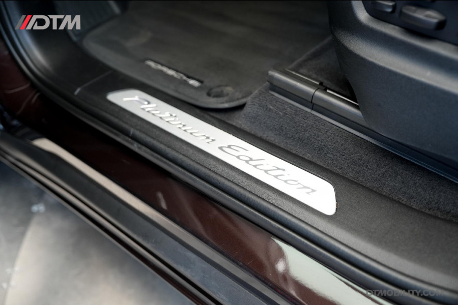 Porsche Cayenne Coupé 3.0 E-Hybrid Platinum Edition | Achterasbesturing | Luchtvering | Panorama | Trekhaak |