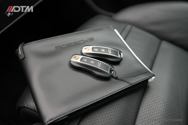 Porsche Cayenne Coupé 3.0 E-Hybrid Platinum Edition | Achterasbesturing | Luchtvering | Panorama | Trekhaak |