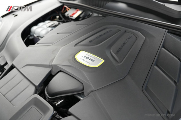 Porsche Cayenne Coupé 3.0 E-Hybrid Platinum Edition | Achterasbesturing | Luchtvering | Panorama | Trekhaak |