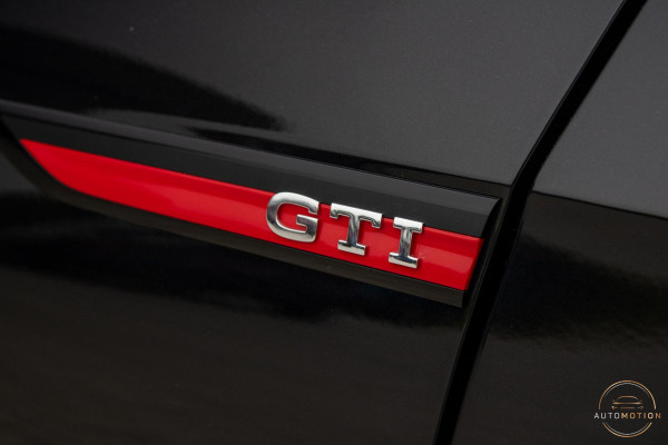 Volkswagen Golf 2.0 TSI GTI PANO CAMERA MISTLAMPEN IQ STOELVERWARMING