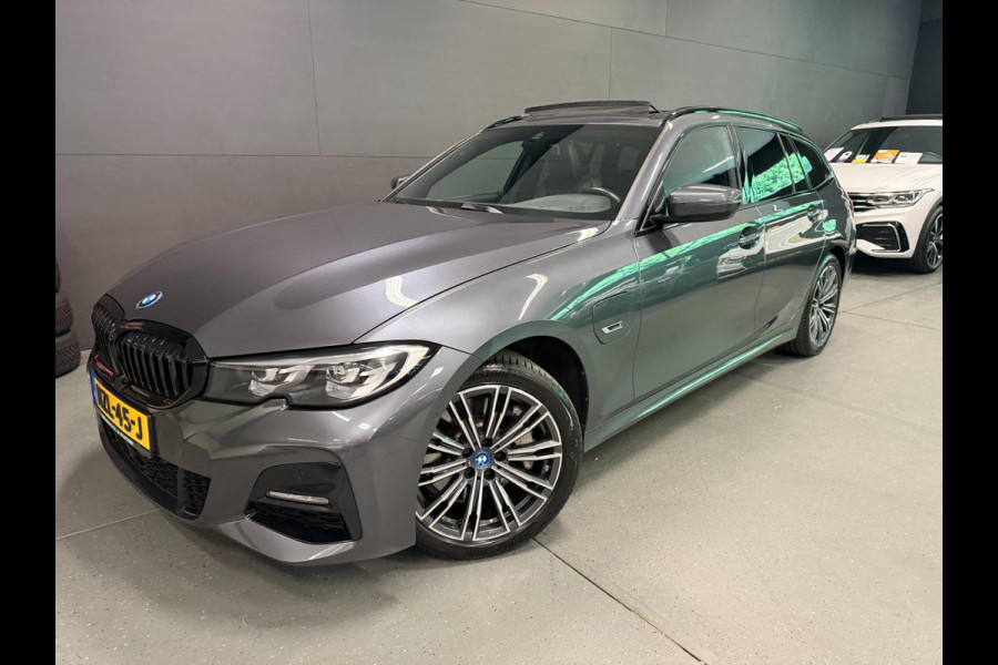 BMW 3 Serie Touring 330e M-SPORT SOH 98%/PANO/H-KARDON/V-COCKPIT/NAVI/CAM/DAB/CARPLAY///
