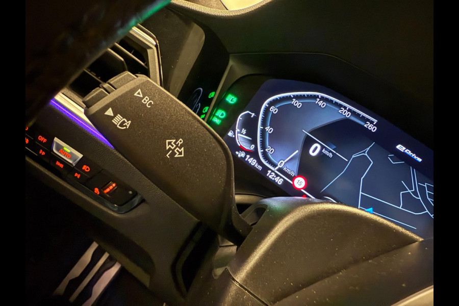 BMW 3 Serie Touring 330e M-SPORT SOH 98%/PANO/H-KARDON/V-COCKPIT/NAVI/CAM/DAB/CARPLAY///