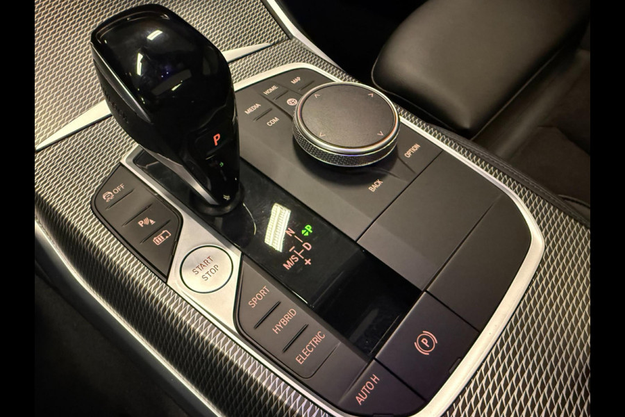 BMW 3 Serie Touring 330e M-SPORT SOH 98%/PANO/H-KARDON/V-COCKPIT/NAVI/CAM/DAB/CARPLAY///