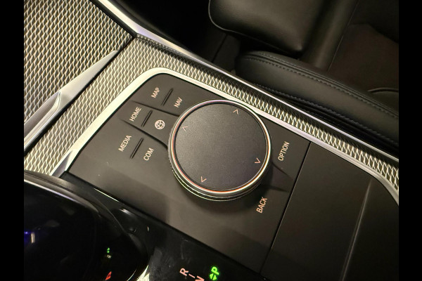 BMW 3 Serie Touring 330e M-SPORT SOH 98%/PANO/H-KARDON/V-COCKPIT/NAVI/CAM/DAB/CARPLAY///