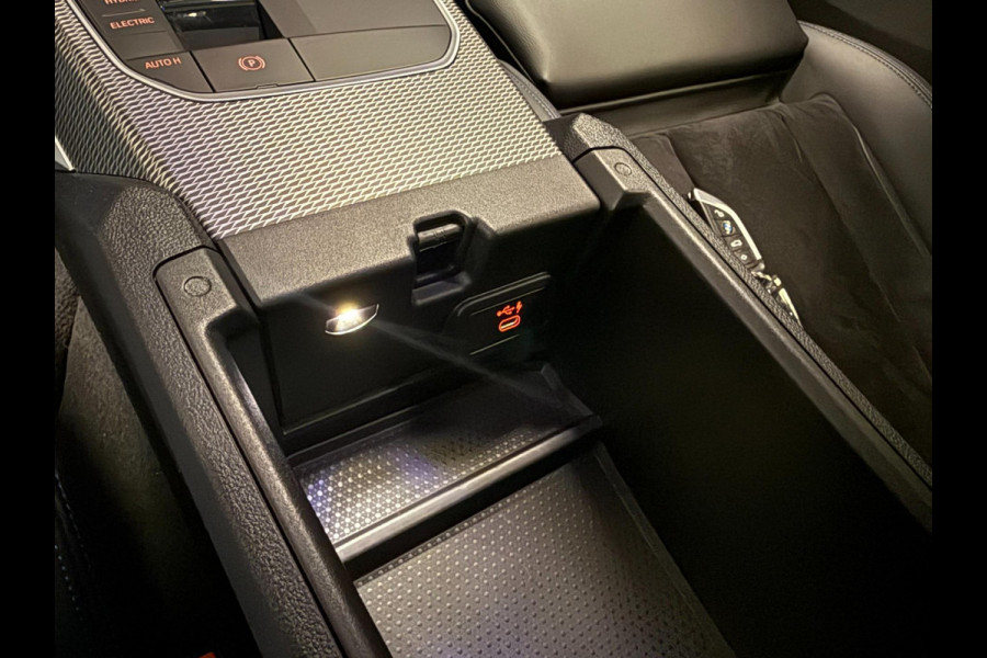 BMW 3 Serie Touring 330e M-SPORT SOH 98%/PANO/H-KARDON/V-COCKPIT/NAVI/CAM/DAB/CARPLAY///