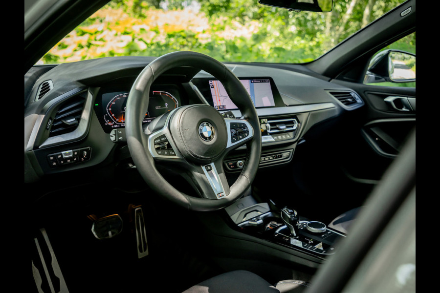 BMW 1-serie 118i High Executive M-sport |Panoramadak|Dealeronderhouden