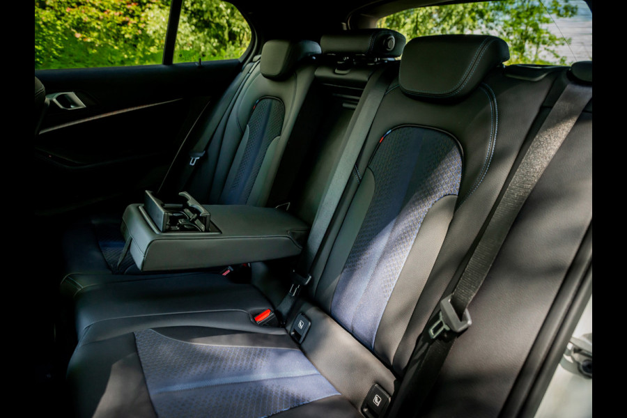BMW 1-serie 118i High Executive M-sport |Panoramadak|Dealeronderhouden