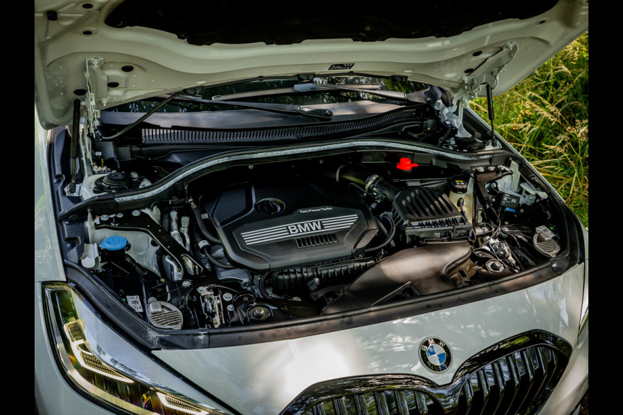 BMW 1-serie 118i High Executive M-sport |Panoramadak|Dealeronderhouden