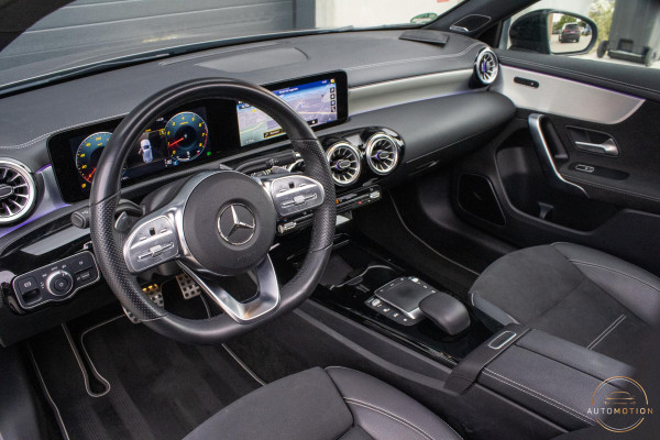 Mercedes-Benz A-Klasse 180 Edition AMG Line Pano Camera Burmester Stoelverwarming LED