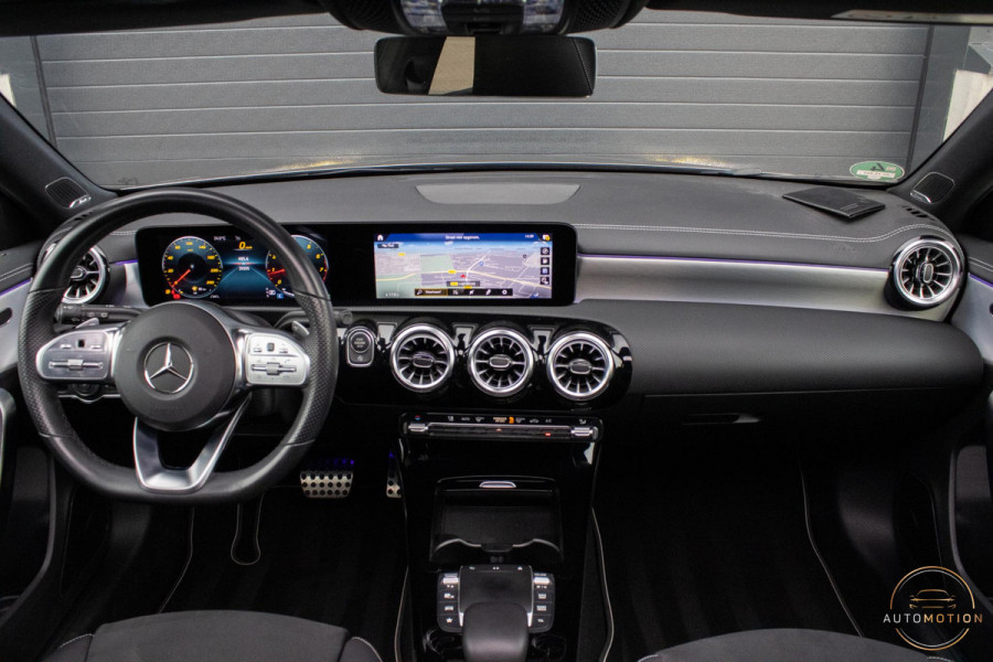 Mercedes-Benz A-Klasse 180 Edition AMG Line Pano Camera Burmester Stoelverwarming LED