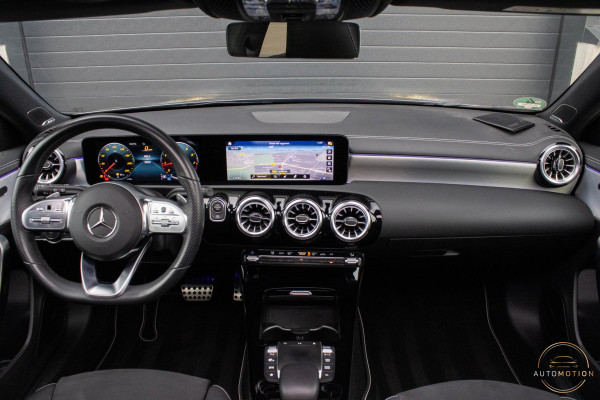 Mercedes-Benz A-Klasse 180 Edition AMG Line Pano Camera Burmester Stoelverwarming LED