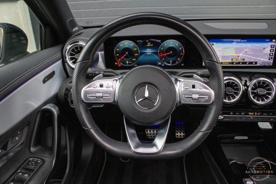 Mercedes-Benz A-Klasse 180 Edition AMG Line Pano Camera Burmester Stoelverwarming LED
