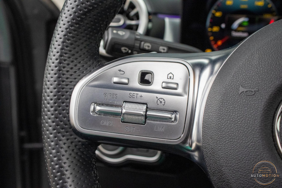 Mercedes-Benz A-Klasse 180 Edition AMG Line Pano Camera Burmester Stoelverwarming LED