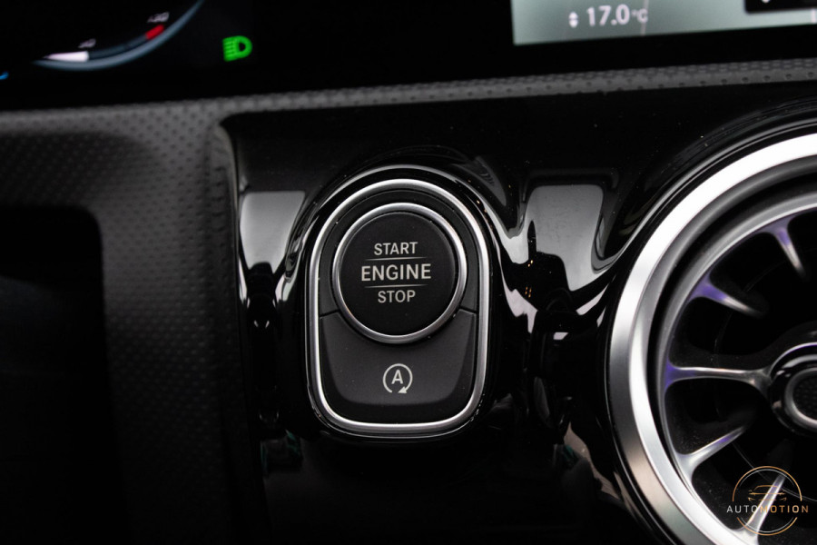 Mercedes-Benz A-Klasse 180 Edition AMG Line Pano Camera Burmester Stoelverwarming LED