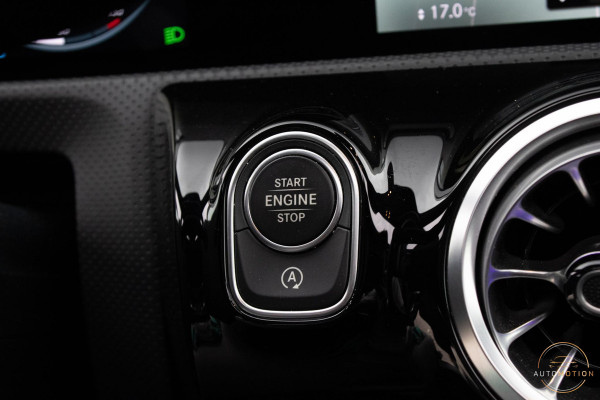Mercedes-Benz A-Klasse 180 Edition AMG Line Pano Camera Burmester Stoelverwarming LED