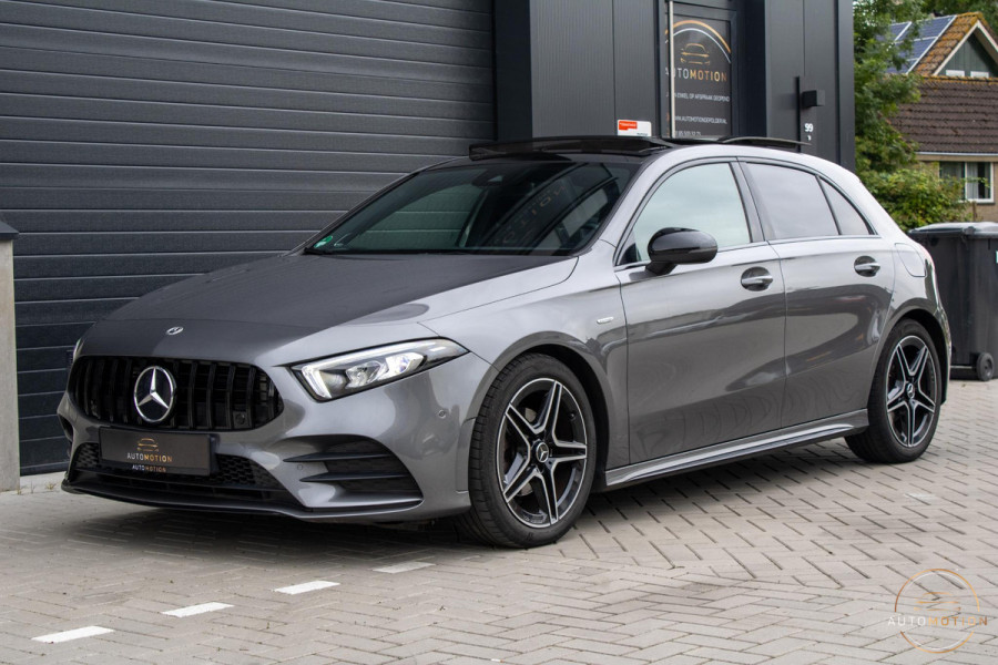 Mercedes-Benz A-Klasse 180 Edition AMG Line Pano Camera Burmester Stoelverwarming LED