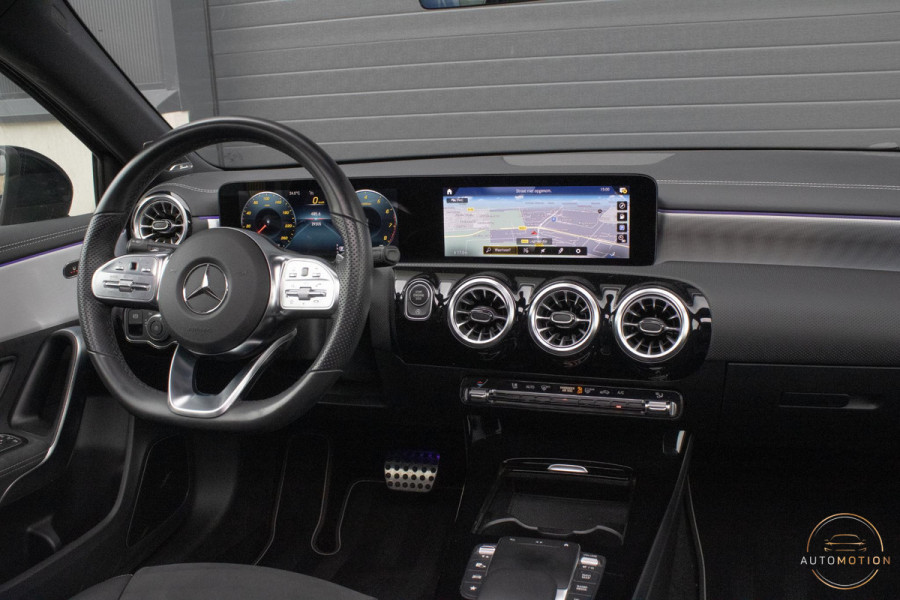 Mercedes-Benz A-Klasse 180 Edition AMG Line Pano Camera Burmester Stoelverwarming LED