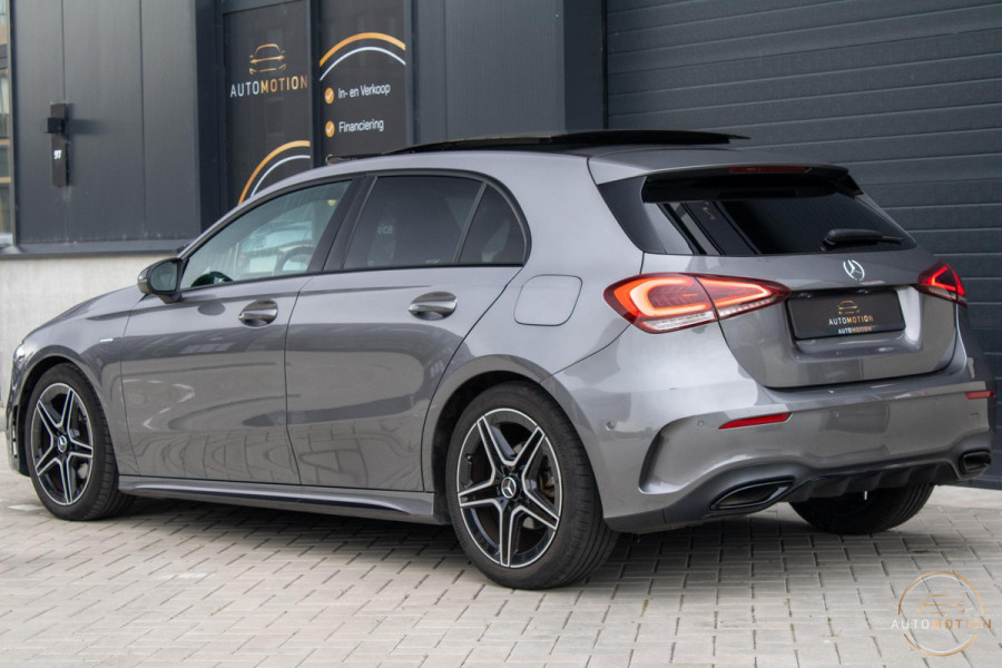 Mercedes-Benz A-Klasse 180 Edition AMG Line Pano Camera Burmester Stoelverwarming LED