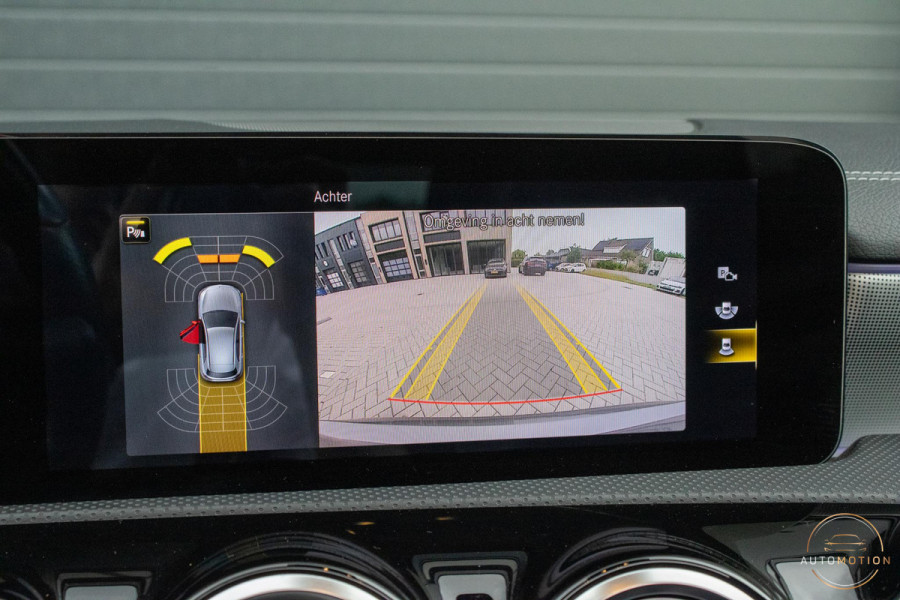 Mercedes-Benz A-Klasse 180 Edition AMG Line Pano Camera Burmester Stoelverwarming LED
