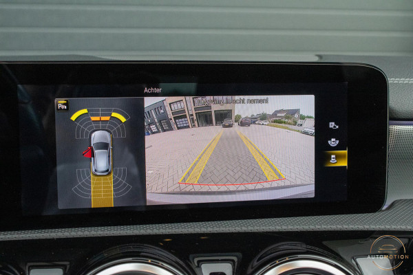 Mercedes-Benz A-Klasse 180 Edition AMG Line Pano Camera Burmester Stoelverwarming LED