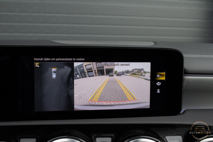 Mercedes-Benz A-Klasse 180 Edition AMG Line Pano Camera Burmester Stoelverwarming LED