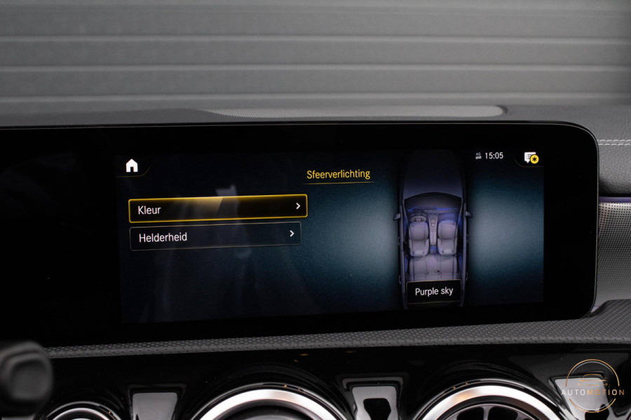 Mercedes-Benz A-Klasse 180 Edition AMG Line Pano Camera Burmester Stoelverwarming LED