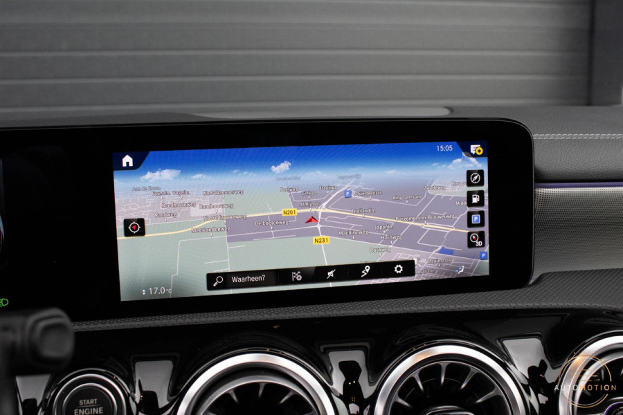 Mercedes-Benz A-Klasse 180 Edition AMG Line Pano Camera Burmester Stoelverwarming LED