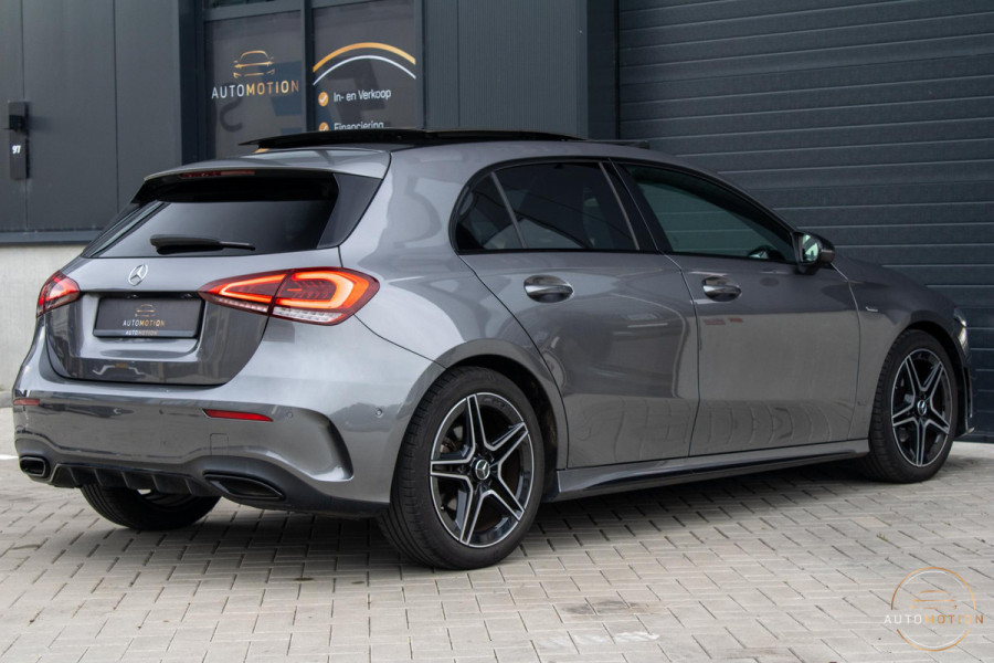Mercedes-Benz A-Klasse 180 Edition AMG Line Pano Camera Burmester Stoelverwarming LED