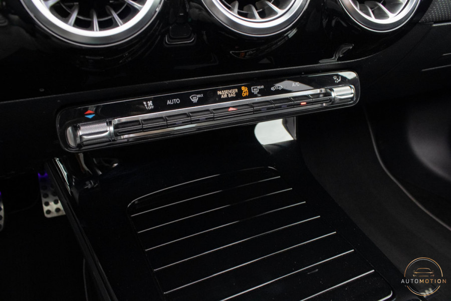 Mercedes-Benz A-Klasse 180 Edition AMG Line Pano Camera Burmester Stoelverwarming LED