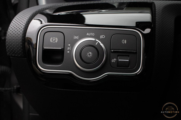 Mercedes-Benz A-Klasse 180 Edition AMG Line Pano Camera Burmester Stoelverwarming LED