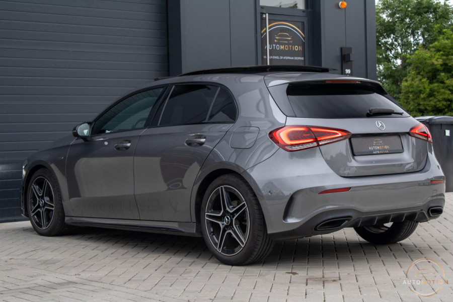 Mercedes-Benz A-Klasse 180 Edition AMG Line Pano Camera Burmester Stoelverwarming LED