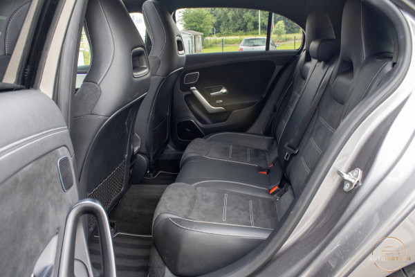 Mercedes-Benz A-Klasse 180 Edition AMG Line Pano Camera Burmester Stoelverwarming LED