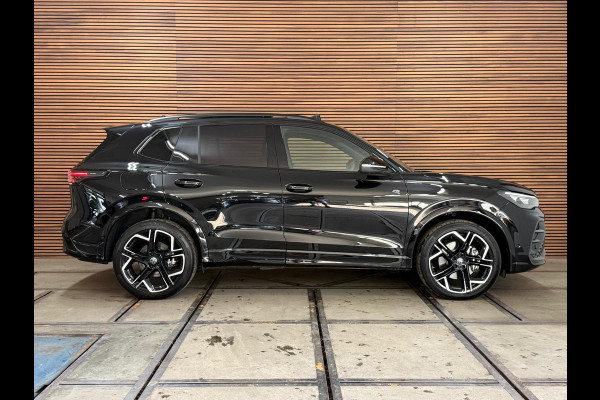 Volkswagen Tiguan 1.5 eHybrid R-Line Edition | Verlengde fabrieks garantie tot 2030 | 272 PK | Leder| Pano | Trekhaak | ErgoActive