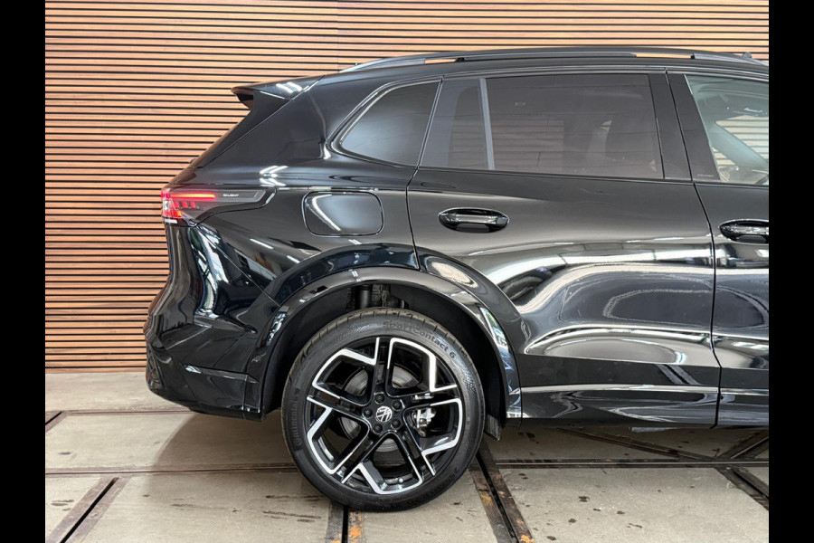 Volkswagen Tiguan 1.5 eHybrid R-Line Edition | Verlengde fabrieks garantie tot 2030 | 272 PK | Leder| Pano | Trekhaak | ErgoActive