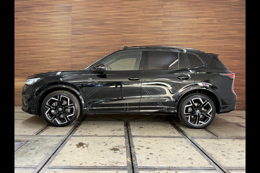 Volkswagen Tiguan 1.5 eHybrid R-Line Edition | Verlengde fabrieks garantie tot 2030 | 272 PK | Leder| Pano | Trekhaak | ErgoActive
