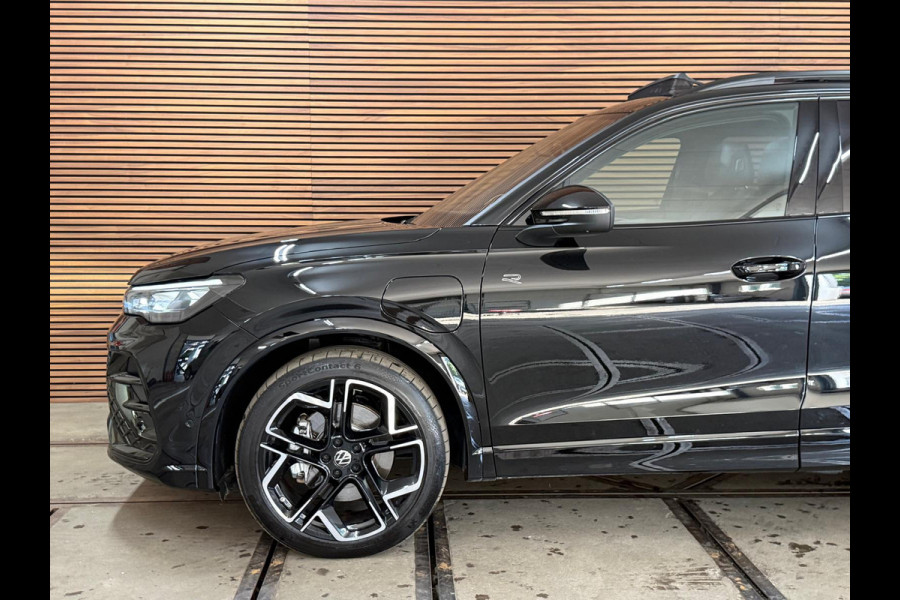 Volkswagen Tiguan 1.5 eHybrid R-Line Edition | Verlengde fabrieks garantie tot 2030 | 272 PK | Leder| Pano | Trekhaak | ErgoActive