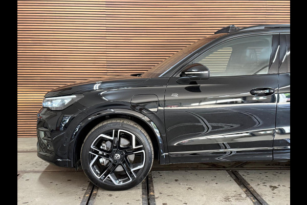 Volkswagen Tiguan 1.5 eHybrid R-Line Edition | Verlengde fabrieks garantie tot 2030 | 272 PK | Leder| Pano | Trekhaak | ErgoActive