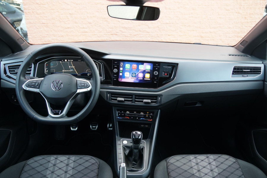 Volkswagen Polo 1.0 TSI R-Line Business + IQ LIGHT / KEYLESS / PANO / CAMERA
