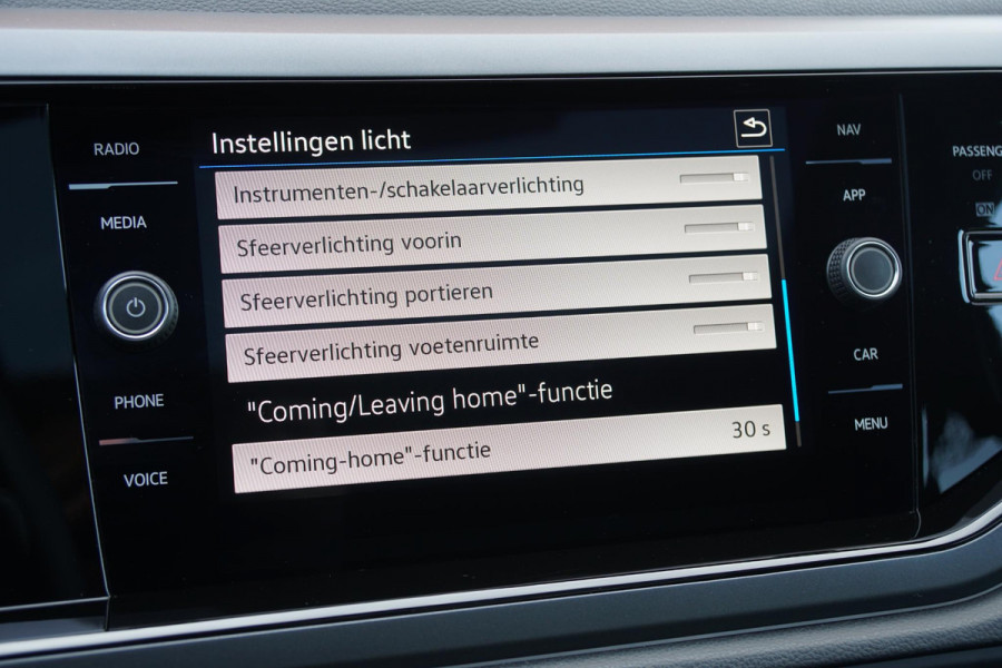 Volkswagen Polo 1.0 TSI R-Line Business + IQ LIGHT / KEYLESS / PANO / CAMERA