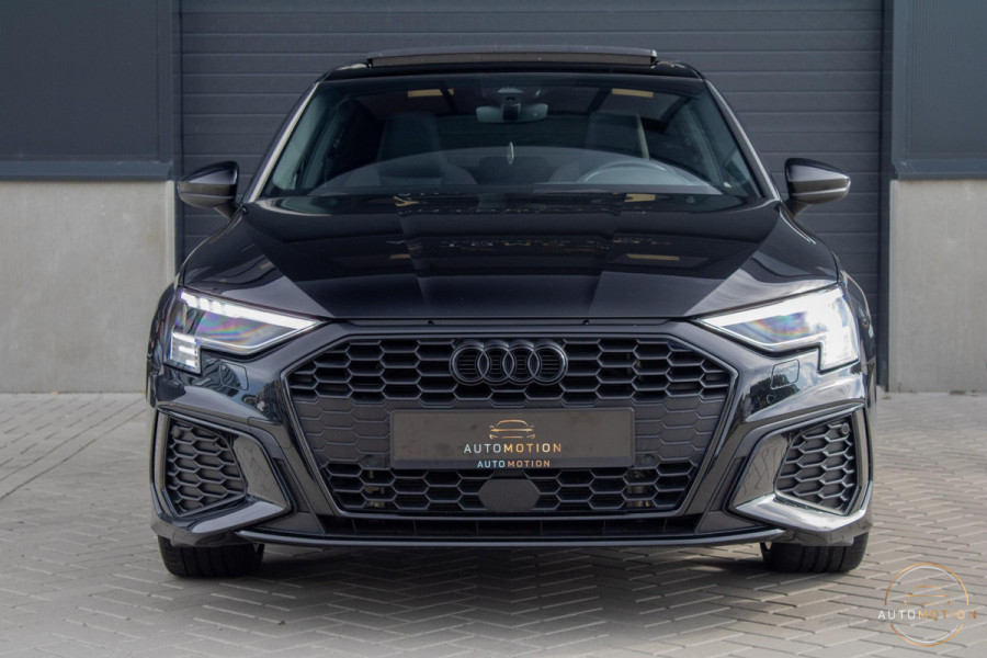Audi A3 Sportback 40 TFSIe S line RS Bekleding MATRIX PANO MAXTON  ACC