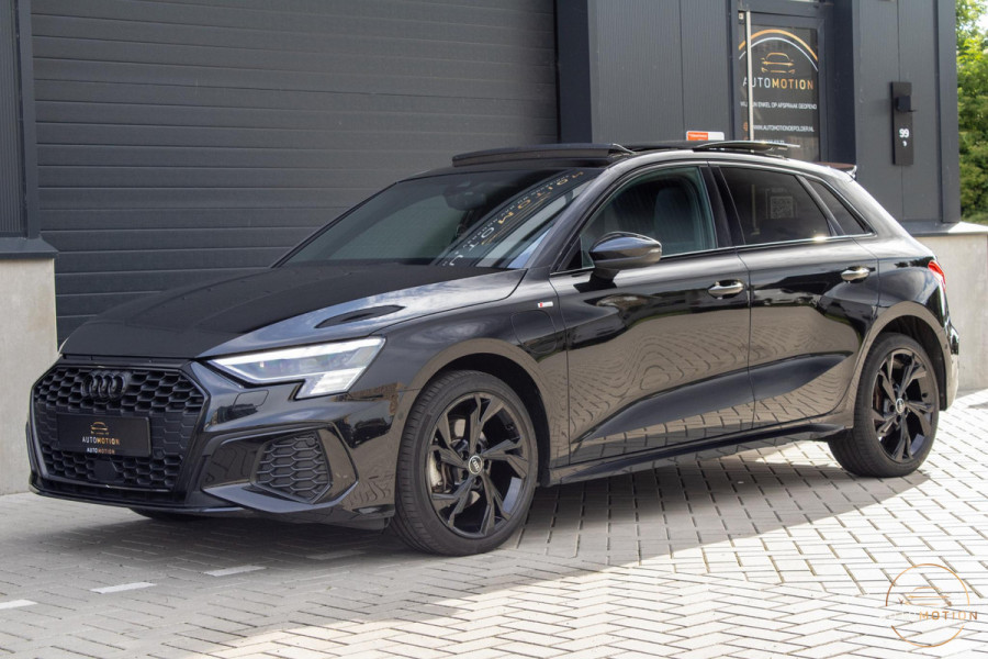 Audi A3 Sportback 40 TFSIe S line RS Bekleding MATRIX PANO MAXTON  ACC