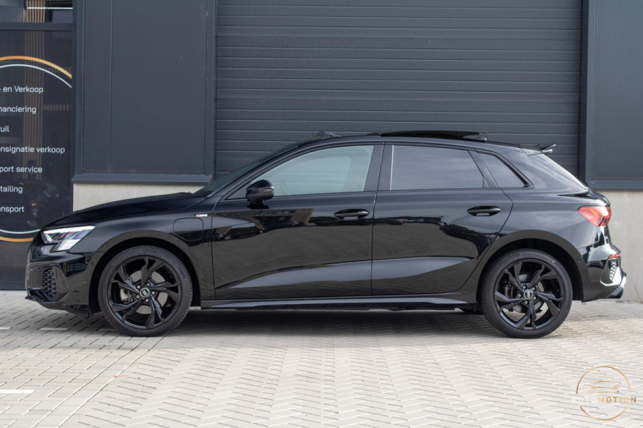 Audi A3 Sportback 40 TFSIe S line RS Bekleding MATRIX PANO MAXTON  ACC