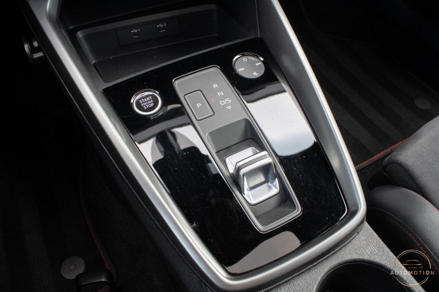 Audi A3 Sportback 40 TFSIe S line RS Bekleding MATRIX PANO MAXTON  ACC