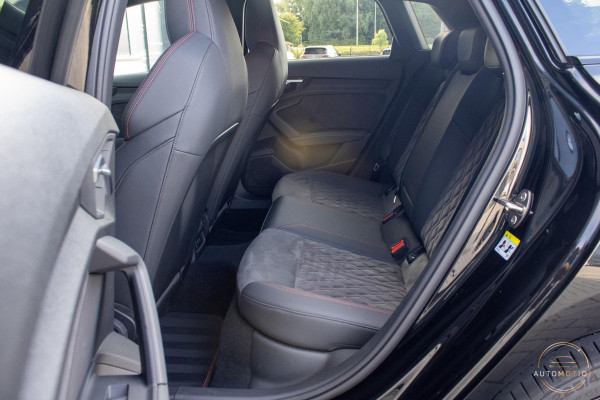 Audi A3 Sportback 40 TFSIe S line RS Bekleding MATRIX PANO MAXTON  ACC