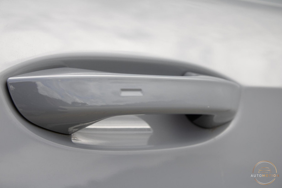Volkswagen Golf 1.0 eTSI Life Harman Kardon Stoelverwarming ACC Sfeerverlichting