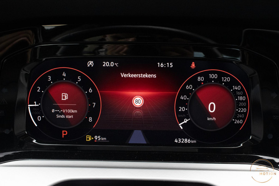Volkswagen Golf 1.0 eTSI Life Harman Kardon Stoelverwarming ACC Sfeerverlichting