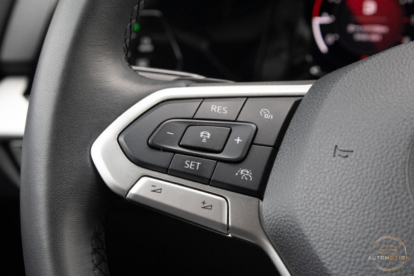 Volkswagen Golf 1.0 eTSI Life Harman Kardon Stoelverwarming ACC Sfeerverlichting