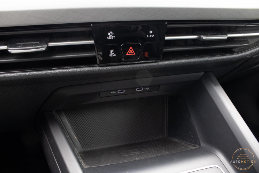 Volkswagen Golf 1.0 eTSI Life Harman Kardon Stoelverwarming ACC Sfeerverlichting